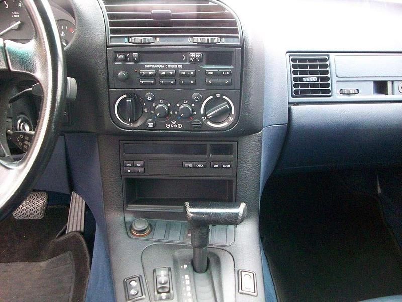 Gebraucht BMW 325 192 PS (141 kW) 1992 Blau Limousine