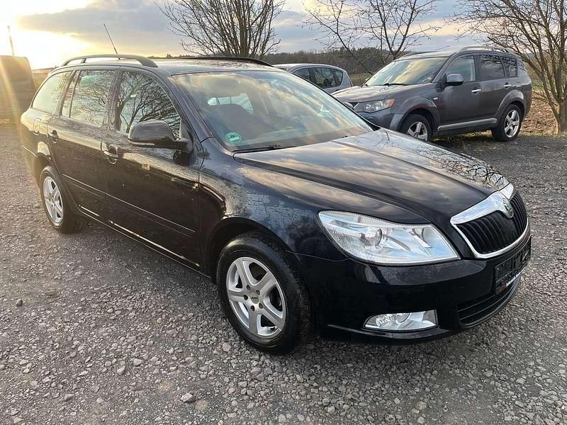 Gebraucht Skoda Octavia Ambiente 102 PS (75 kW) 2009 Schwarzmagic perleffekt Kombi