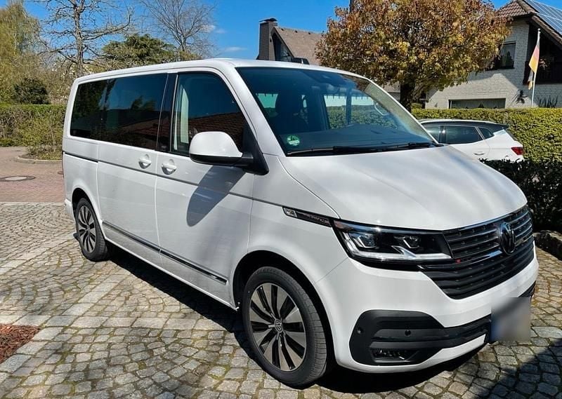 Second-hand VW Multivan 204 CP (150 kW) 2021 Alb Monovolum