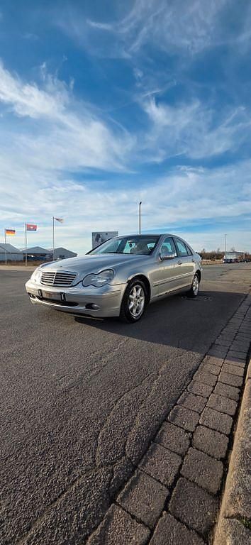 Second-hand Mercedes C200 Elegance 163 CP (119 kW) 2000 Argintiu Berlinǎ