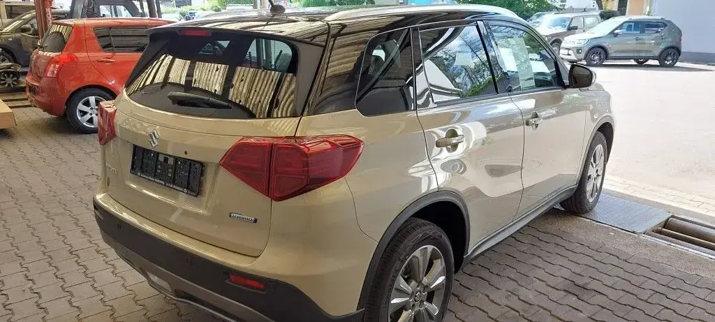 Neu Suzuki Vitara Comfort 110 PS (80 kW) 2026 Beige SUV