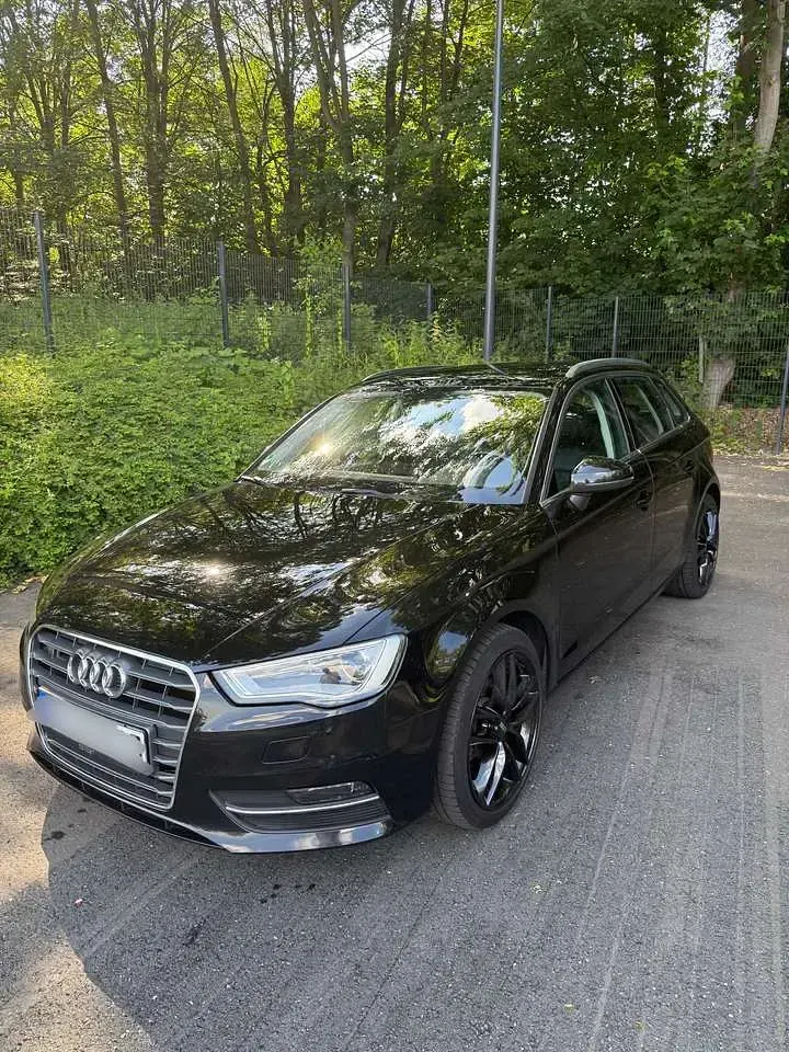 Gebraucht Audi A3 Sportback Ambiente 110 PS (80 kW) 2015 Schwarz Kleinwagen