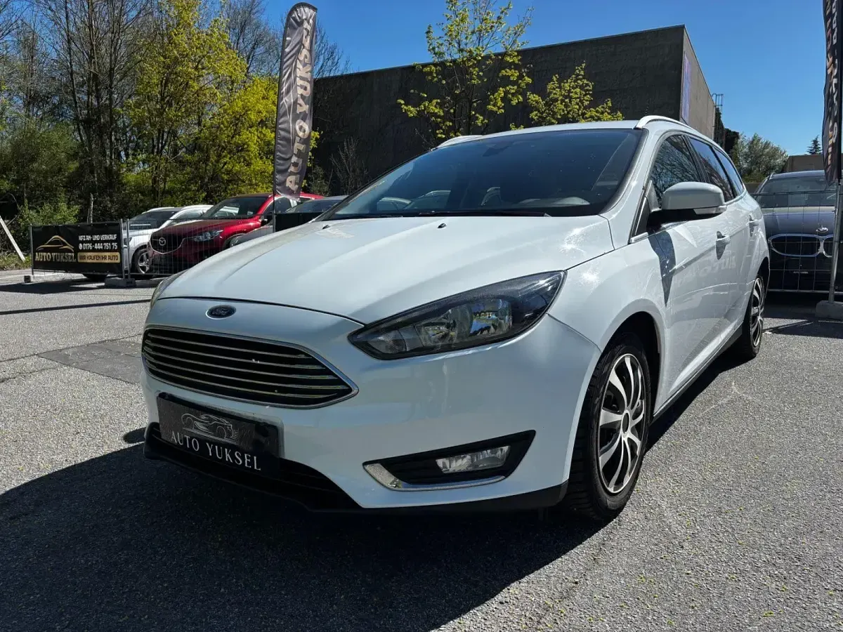 Gebraucht Ford Focus Titanium 125 PS (91 kW) 2018 Weiß Kombi