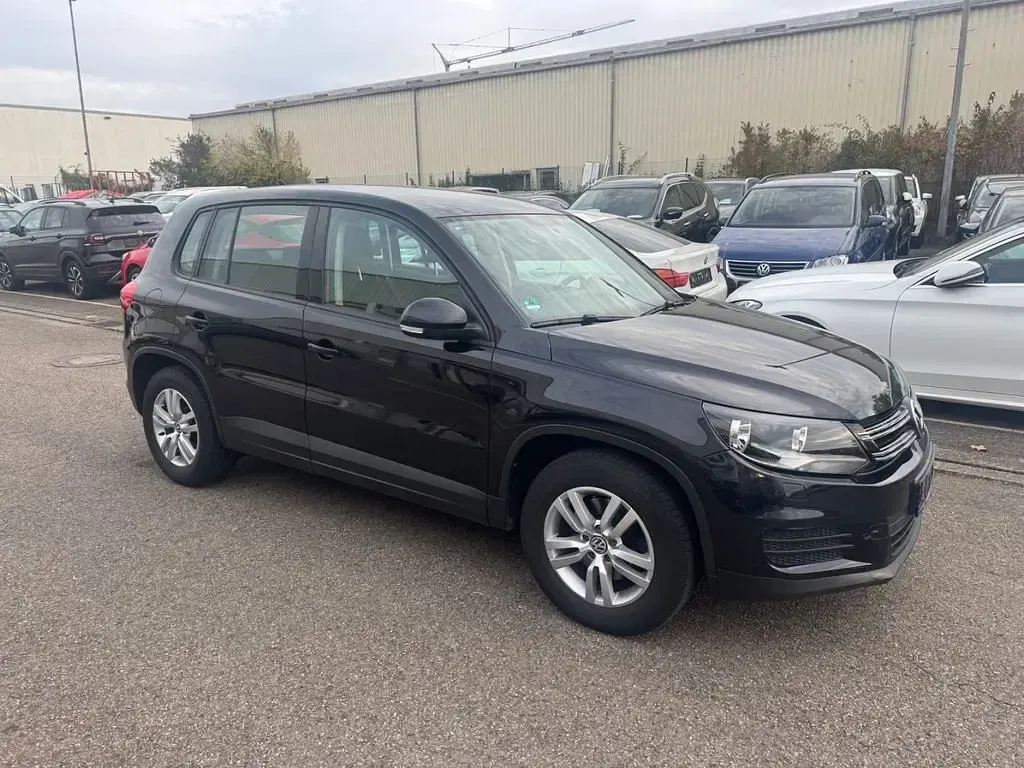 Gebraucht VW Tiguan Trendline 122 PS (89 kW) 2014 Schwarz SUV