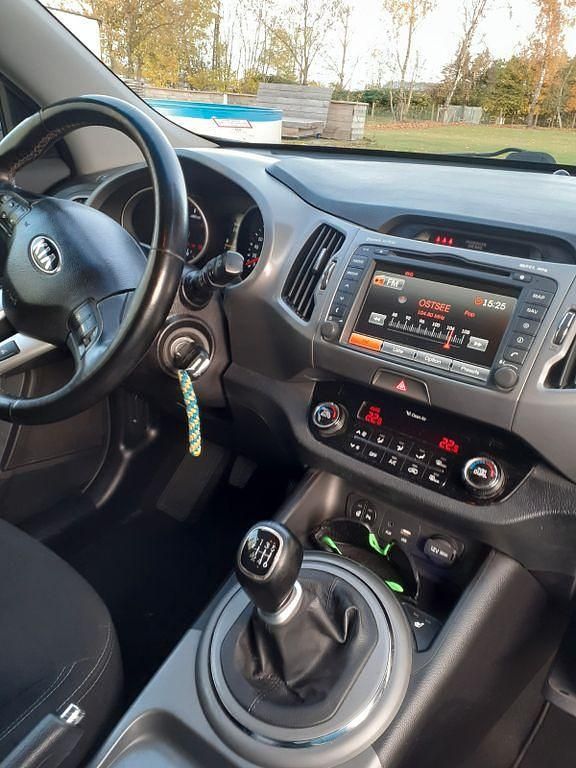 Schwarz Gebraucht 2016 Kia Sportage DREAM-TEAM Edition SUV | 12.000 € (Guter Preis) - Bild 1/4