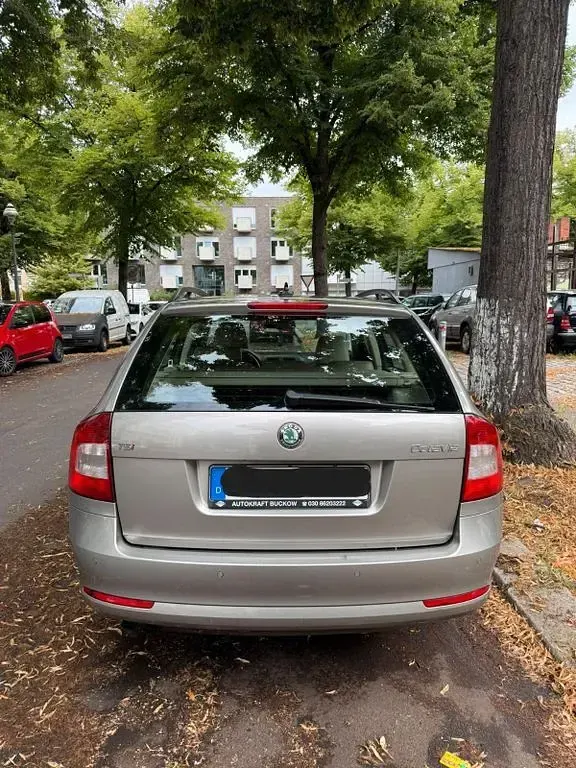 Gebraucht Skoda Octavia Classic 102 PS (75 kW) 2009 Beige Limousine