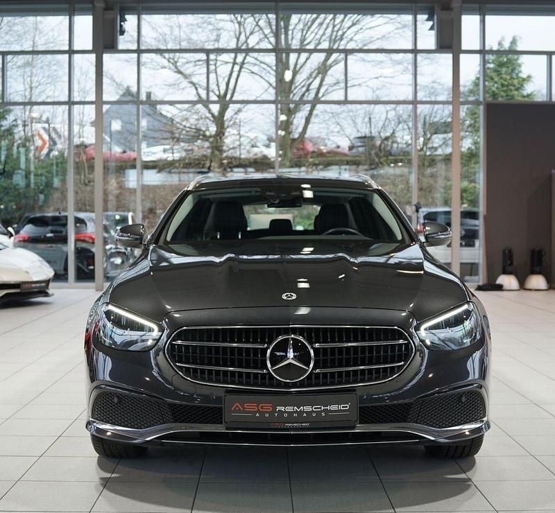 Gebraucht Mercedes E220 Avantgarde 200 PS (147 kW) 2023 Grau Kombi