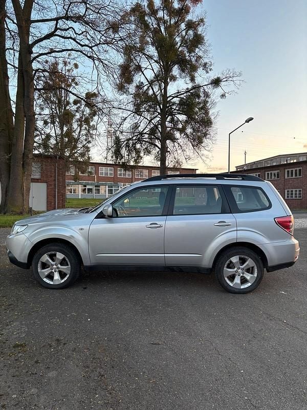 Usado Subaru Forester 147 HP (108 kW) 2011 Prateado SUV