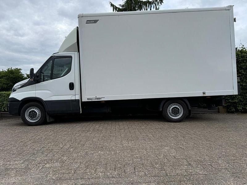 Gebraucht Iveco Daily 156 PS (114 kW) 2019 Weiß