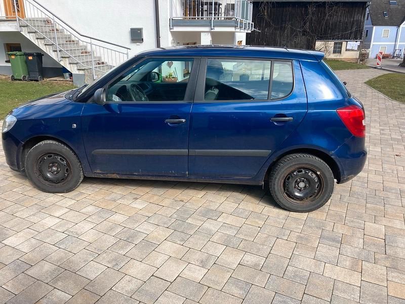Gebraucht Skoda Fabia 60 PS (44 kW) 2009 Blau Kleinwagen