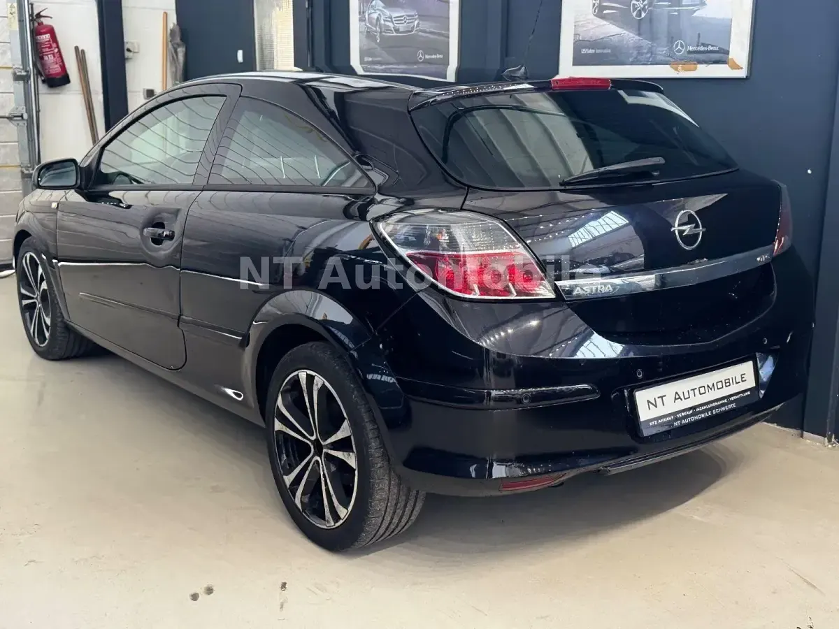 Gebraucht Opel Astra GTC Sport 125 PS (91 kW) 2008 Schwarz Coupé