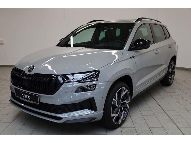Neu Skoda Karoq SportLine 150 PS (110 kW) 2025 Grau SUV