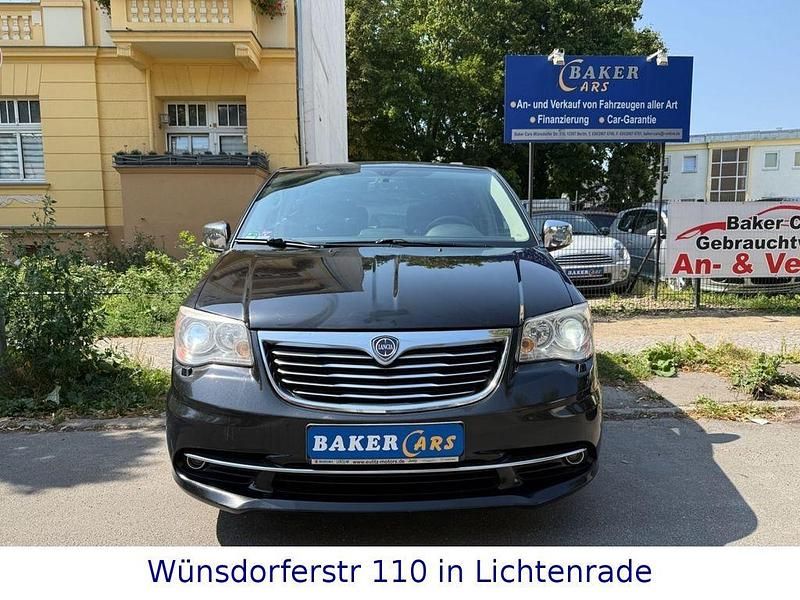Schwarz Gebraucht 2014 Lancia Voyager Platinum Van / Kleinbus | 9.990 € (Guter Preis) - Bild 1/4