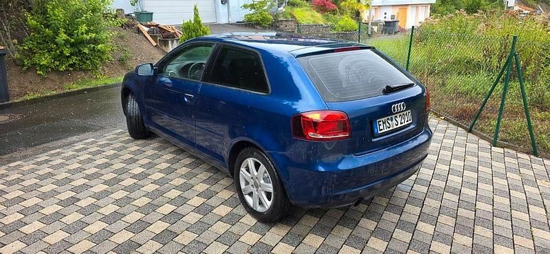 Gebraucht Audi A3 Ambiente 105 PS (77 kW) 2010 Blau Limousine