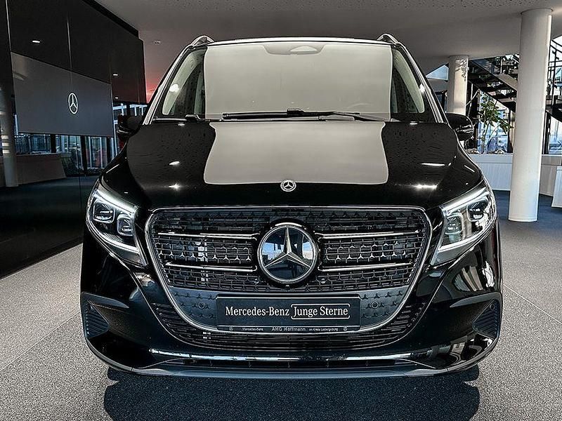 Gebraucht Mercedes V220 Style 163 PS (119 kW) 2025 Schwarz Van / Kleinbus