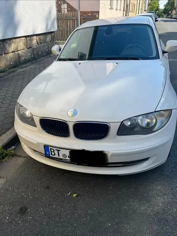 Gebraucht BMW 118 143 PS (105 kW) 2011 Weiß Kleinwagen