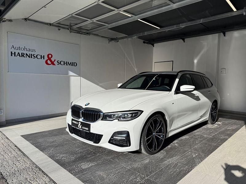 Weiß Gebraucht 2020 BMW 330 M Sport Kombi | 28.770 € (Superpreis) - Bild 1/4