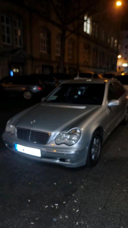 Silber Gebraucht 2003 Mercedes C180 Limousine | 789 € (Superpreis) - Bild 1/4