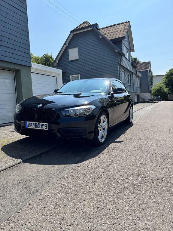 Schwarz Gebraucht 2018 BMW 118 Kleinwagen | 11.590 € (Guter Preis) - Bild 1/4
