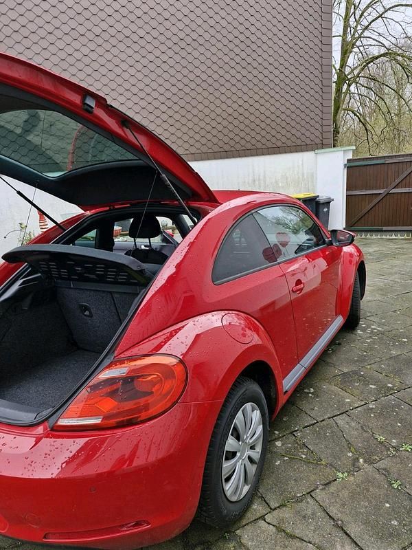 Gebraucht VW Beetle 105 PS (77 kW) 2018 Rot Kleinwagen