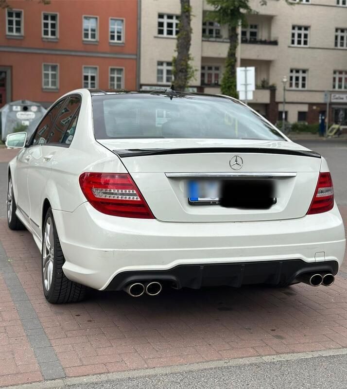 Weiß Gebraucht 2012 Mercedes C300 AMG Limousine | 12.900 € - Bild 1/4