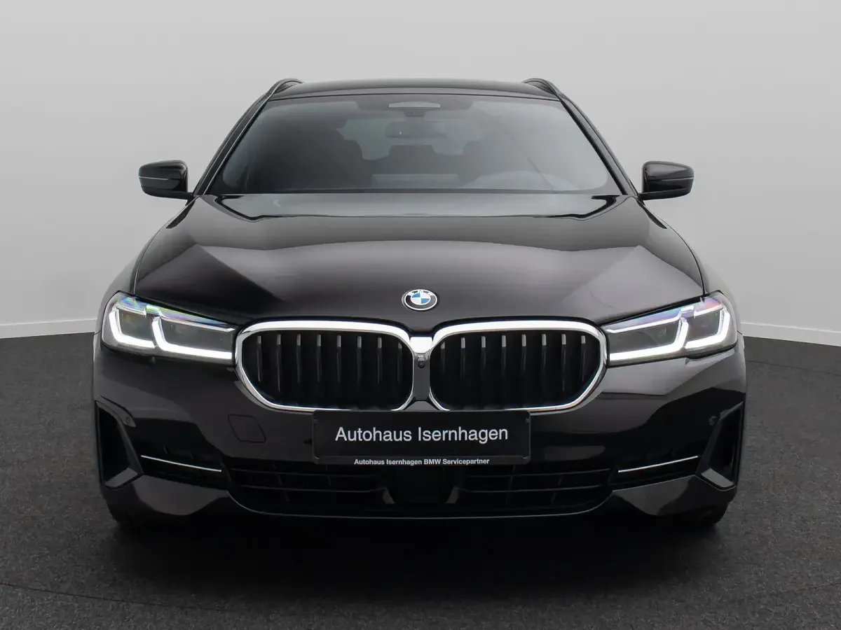 Gebraucht BMW 530 Sport Line 286 PS (210 kW) 2023 Schwarz ii668schwarz Limousine