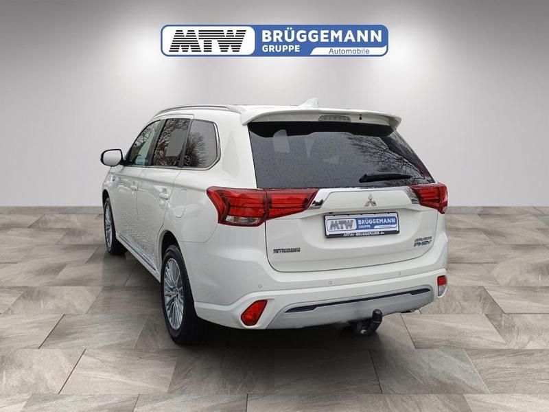 Gebraucht Mitsubishi Outlander P-HEV 224 PS (164 kW) 2019 S) (weiss SUV