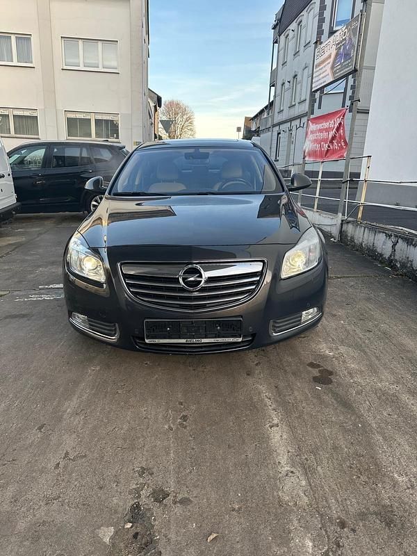 Grau Gebraucht 2013 Opel Insignia Limousine | 6.500 € (Fairer Preis) - Bild 1/4