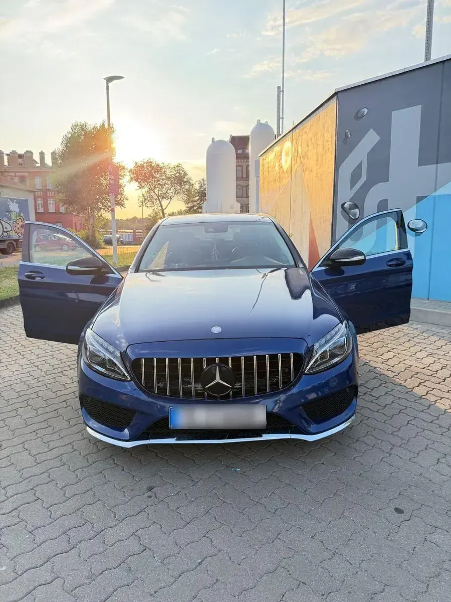 Gebraucht Mercedes C180 156 PS (114 kW) 2015 Blau Limousine
