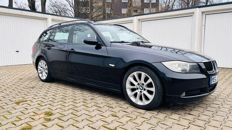 Gebraucht BMW 320 177 PS (130 kW) 2008 Schwarz Kombi