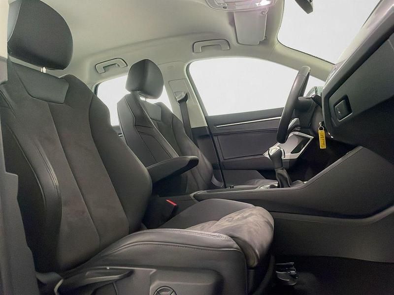 Gebraucht Audi Q3 Ambiente 150 PS (110 kW) 2022 Gletscherweiß metallic (metallic) SUV