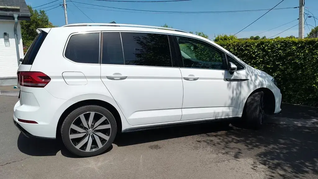 Gebraucht VW Touran Highline 150 PS (110 kW) 2017 Weiß Van / Kleinbus
