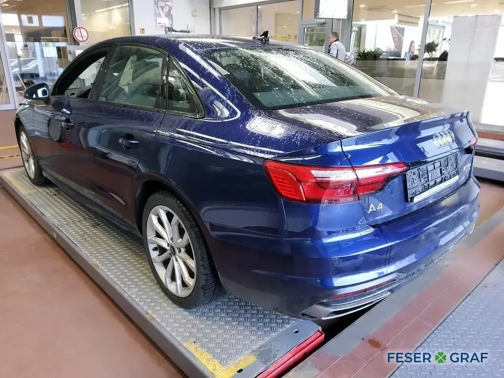 Gebraucht Audi A4 Ambiente 204 PS (150 kW) 2023 Navarrablau metallic (metallic) Limousine