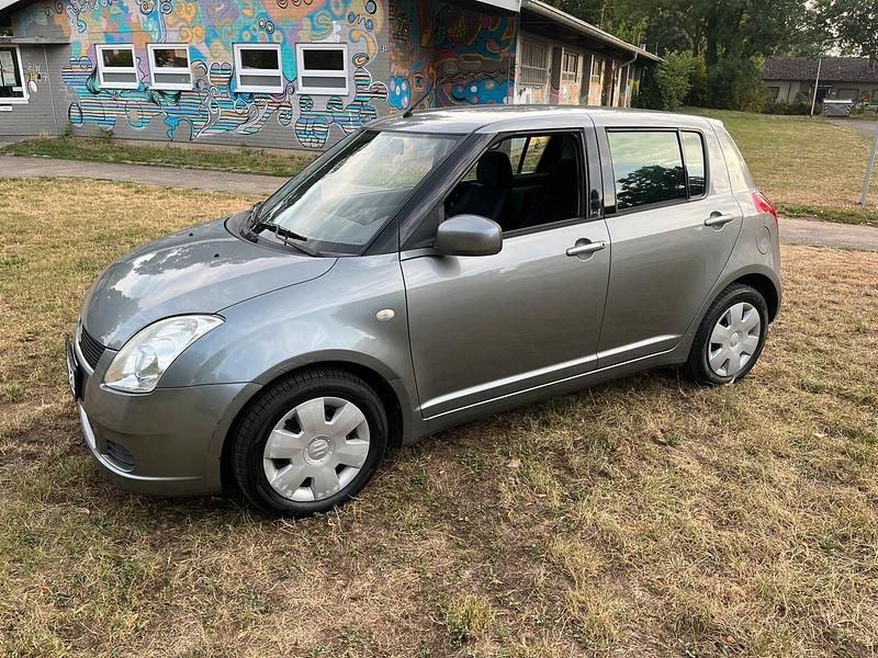 Silber Gebraucht 2006 Suzuki Swift Limousine | 1.999 € - Bild 1/4