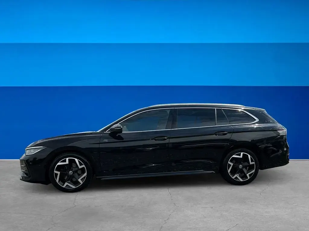 Gebraucht VW Passat R-line 150 PS (110 kW) 2025 Schwarz Kombi