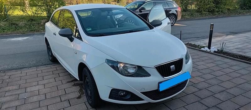 Weiß Gebraucht 2012 Seat Ibiza Kleinwagen | 2.900 € (Guter Preis) - Bild 1/4