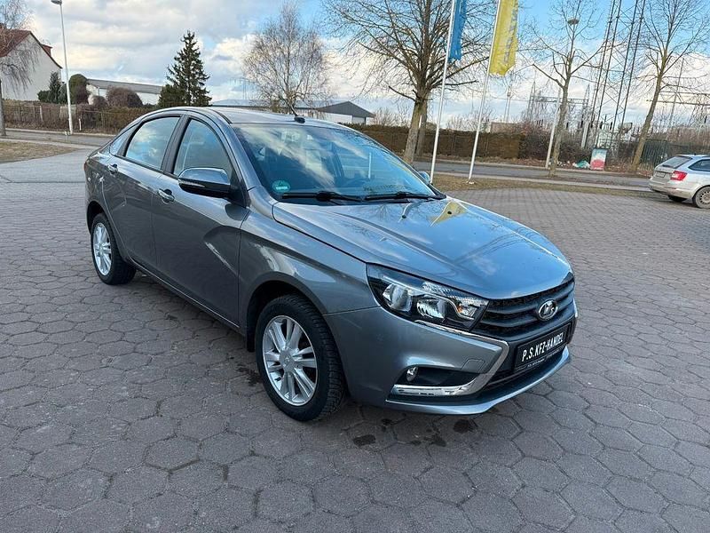 Gebraucht Lada Vesta 106 PS (77 kW) 2018 Grau Limousine