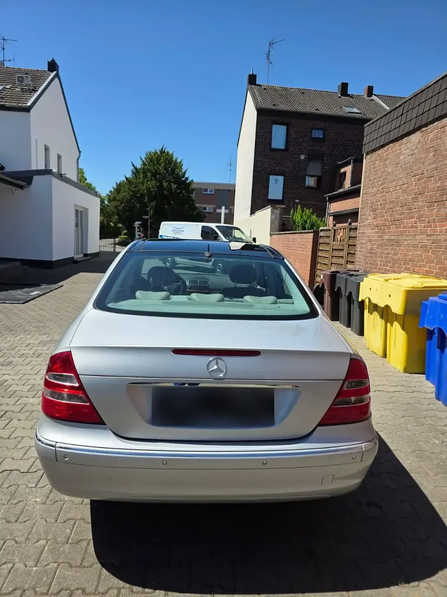 Gebraucht Mercedes E280 177 PS (130 kW) 2004 Silber Limousine