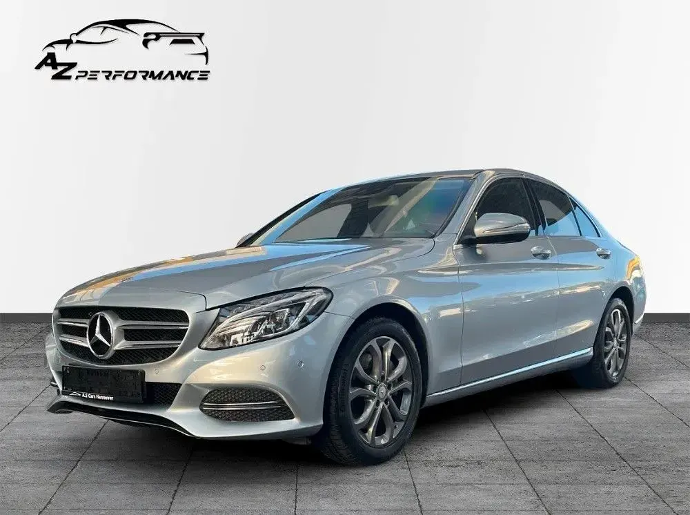 Używany Mercedes C300e 204 KM (150 kW) 2015 Srebrny Sedan/Limuzyna