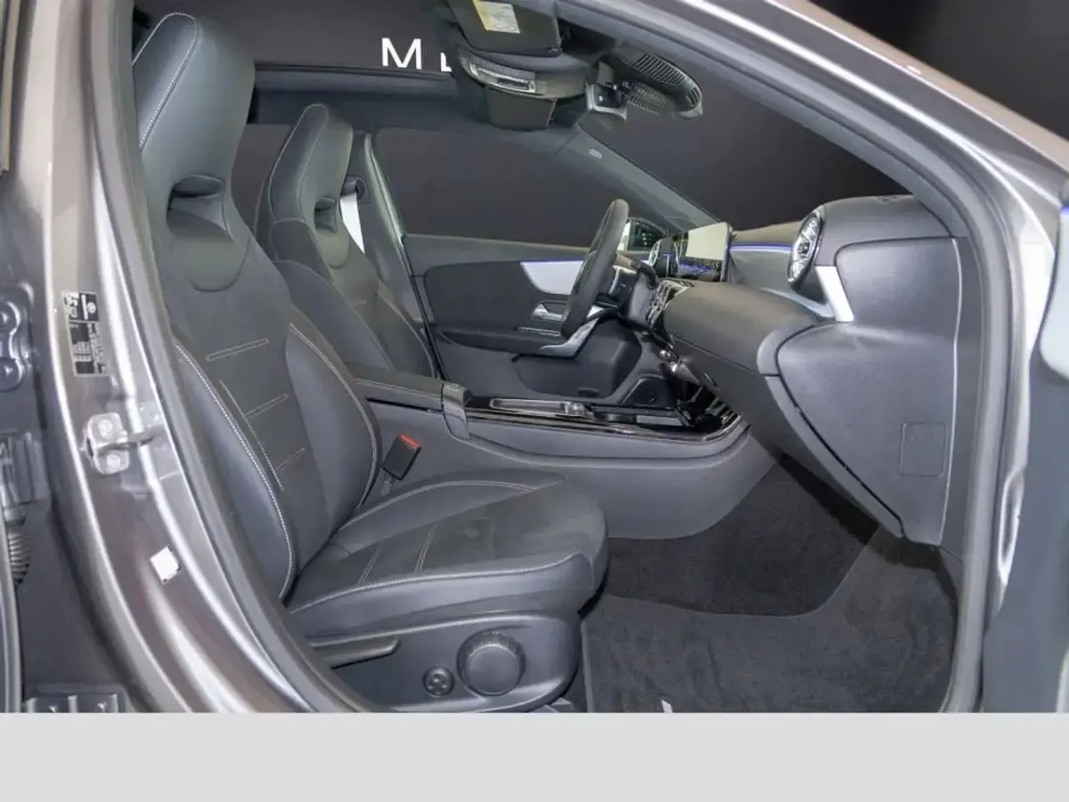 Gebraucht Mercedes A200 163 PS (119 kW) 2026 Mountaingrau metallic Limousine