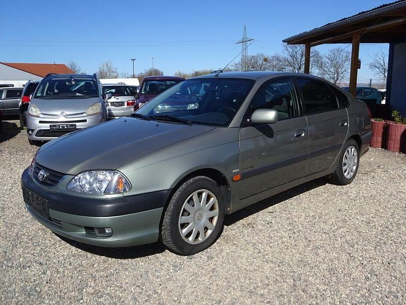 Gebraucht Toyota Avensis Sol 129 PS (94 kW) 2002 Grün Limousine
