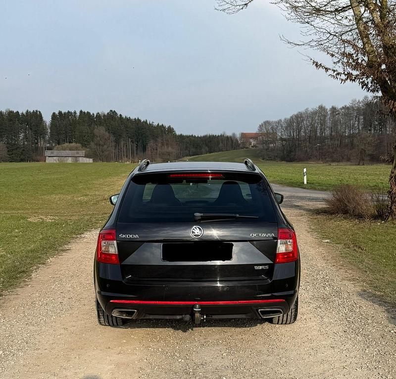 Second-hand Skoda Octavia RS 184 CP (135 kW) 2015 Negru Hatchback