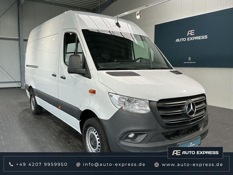 Weiß (arktikweiss) Gebraucht 2024 Mercedes Sprinter Van | 40.341 € (Guter Preis) - Bild 1/4
