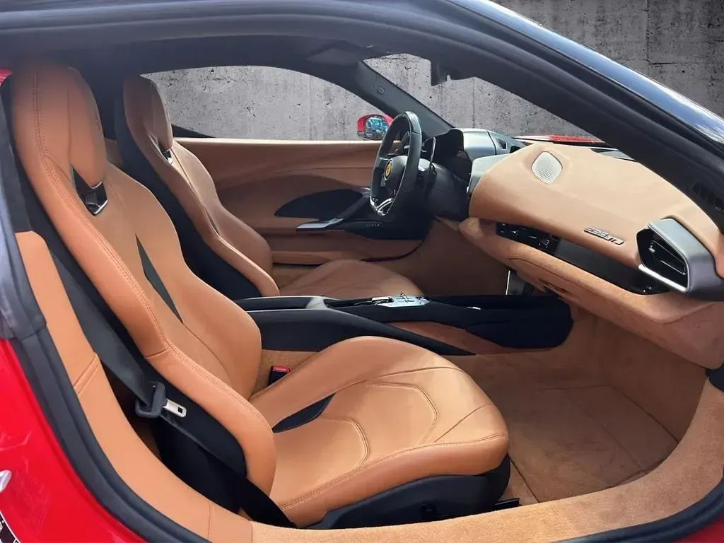 Gebraucht Ferrari 296 829 PS (609 kW) 2023 Rot Coupé