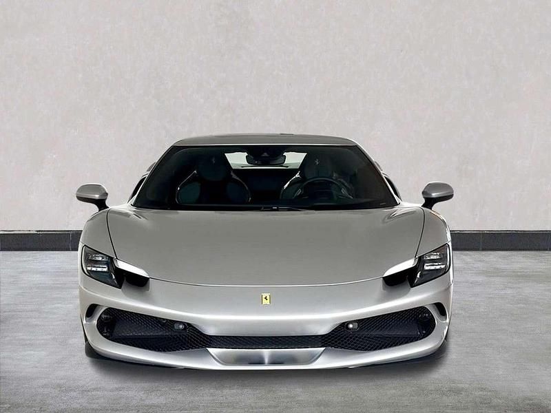 Gebraucht Ferrari 296 829 PS (609 kW) 2024 Silber Coupé