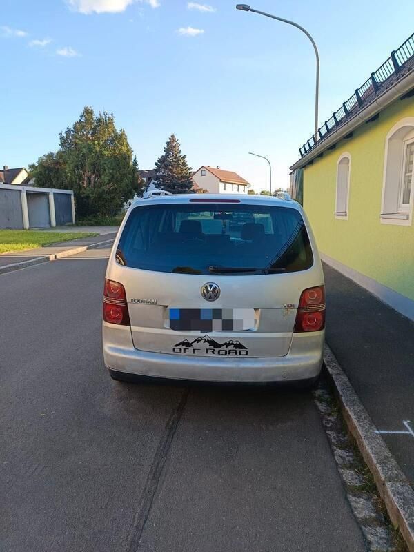 Grau Gebraucht 2004 VW Touran Highline Van / Kleinbus | 699 € - Bild 1/3