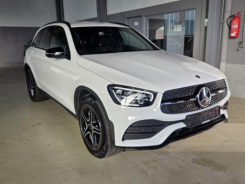 Weiß Gebraucht 2022 Mercedes GLC220 AMG line Plus SUV | 37.800 € (Fairer Preis) - Bild 1/4