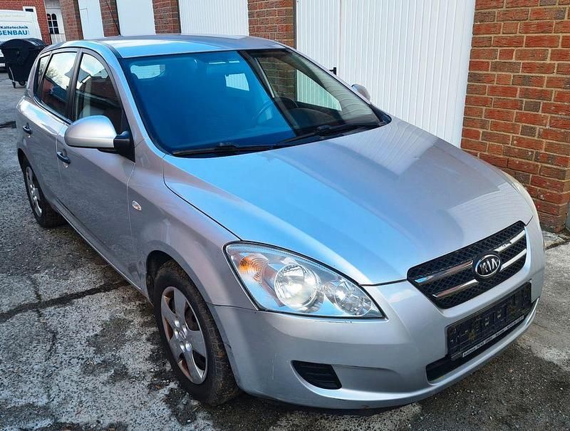 Gebraucht Kia Ceed 109 PS (80 kW) 2007 Silber Kleinwagen