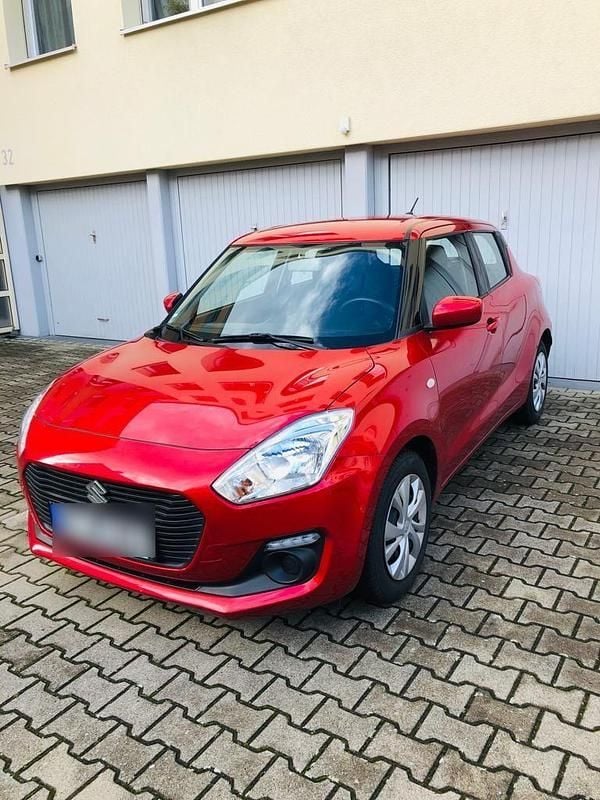Gebraucht Suzuki Swift Comfort 90 PS (66 kW) 2017 Rot Kleinwagen