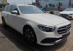 Polarweiss Gebraucht 2022 Mercedes E300 Avantgarde Kombi | 25.799 € (Superpreis) - Bild 1/4